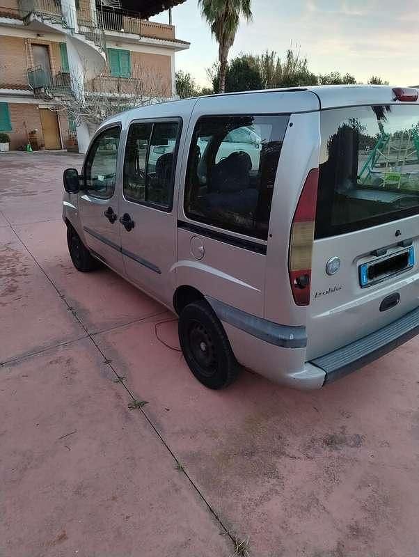 Begagnad Fiat Doblò Dynamic 105 HK (77 kW) 2004 Grå Minibuss