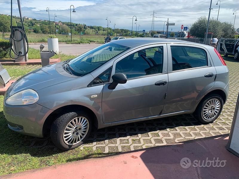 Usata Fiat Grande Punto 77 CV (56 kW) 2010 Grigio Utilitaria