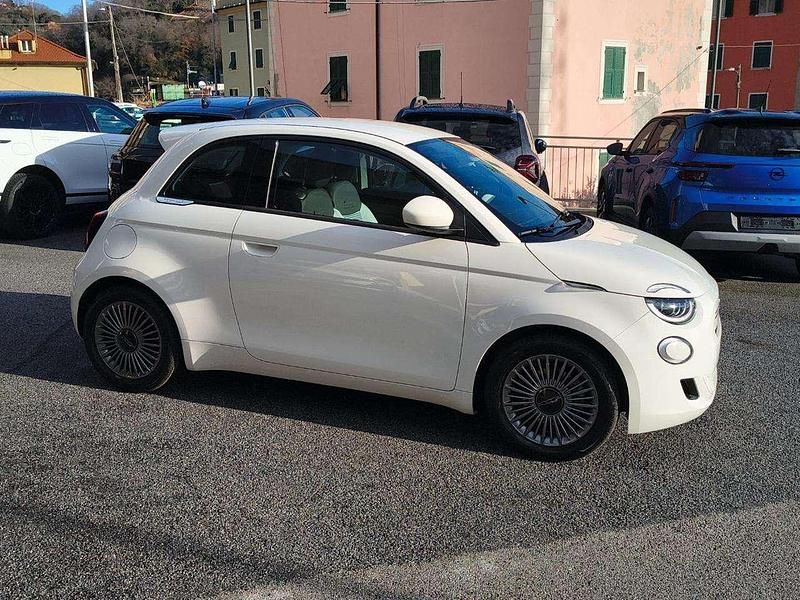 Nuova Fiat 500 65 CV (47 kW) 2026 Bianco pastello Berlina