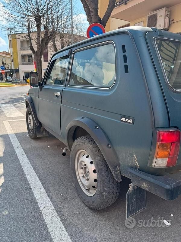 Usata Lada niva 80 CV (58 kW) 2005 Verde SUV