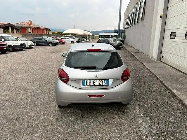 Usata Peugeot 208 Active 82 CV (60 kW) 2017 Grigio Utilitaria
