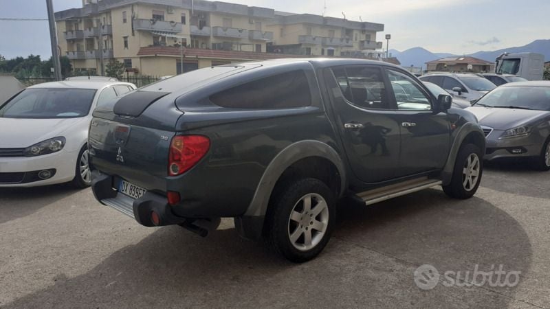 Usata Mitsubishi L200 167 CV (122 kW) 2009 Verde Pick-up