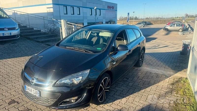 Gebraucht Opel Astra 140 PS (102 kW) 2013 Schwarz Kombi