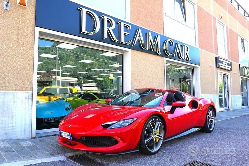 Usata Ferrari 296 830 CV (610 kW) 2023 Rosso Cabrio