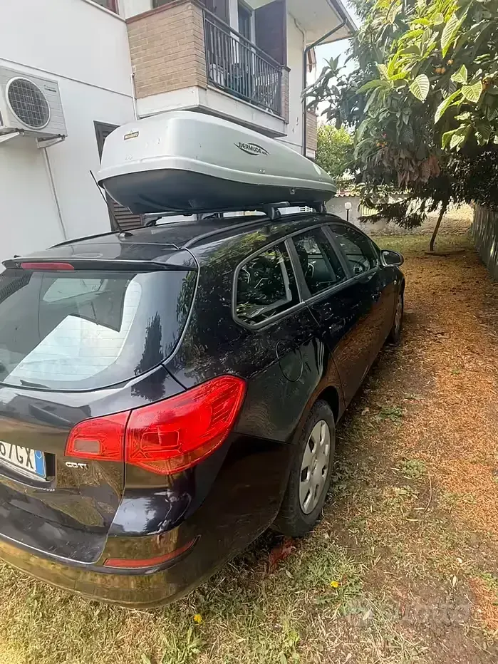 Usata Opel Astra 82 CV (60 kW) 2011 Berlina