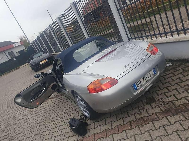 Usata Porsche Boxster 252 CV (185 kW) 2001 Argento Cabrio