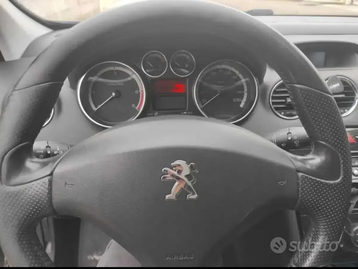 Usata Peugeot 308 92 CV (67 kW) 2013 Nero Berlina