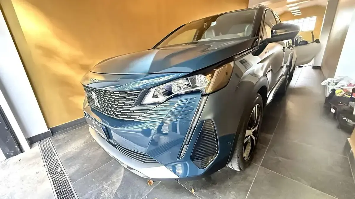 Usata Peugeot 3008 GT 131 CV (96 kW) 2022 Blue celebes metallizzato SUV
