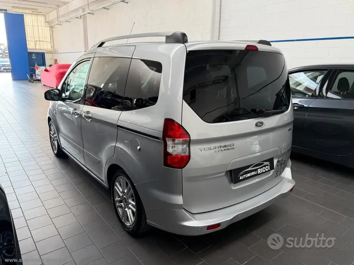 Usata Ford Tourneo Courier Titanium 101 CV (74 kW) 2015 Grigio Monovolume