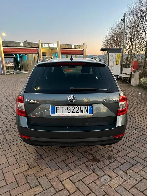 Usata Skoda Octavia Executive 116 CV (85 kW) 2019 Grigio Station wagon