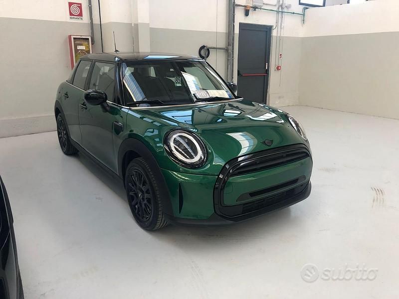 Verde Usata 2023 Mini Cooper Classic Due volumi | 24.500 € (Buon prezzo) - Immagine 1/4