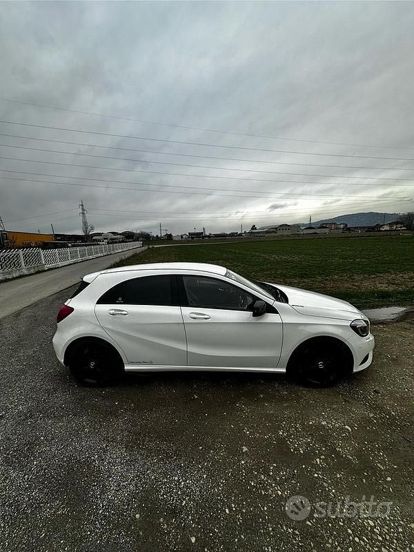 Usata Mercedes A180 122 CV (89 kW) 2016 Bianco Berlina