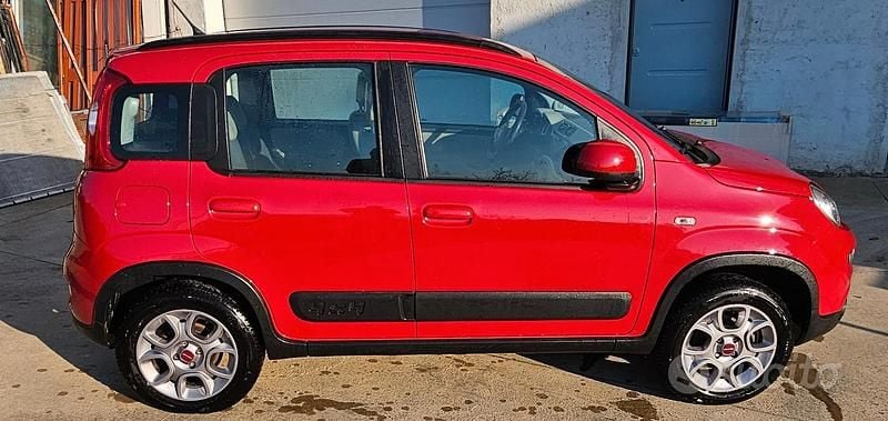 Usata Fiat Panda 4x4 S 95 CV (69 kW) 2016 Rosso Utilitaria