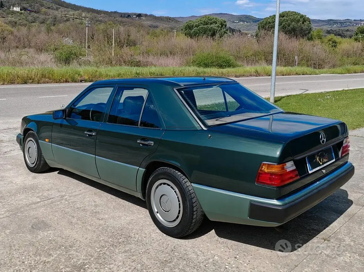 Usata Mercedes 190 136 CV (100 kW) 1989 Verde Berlina