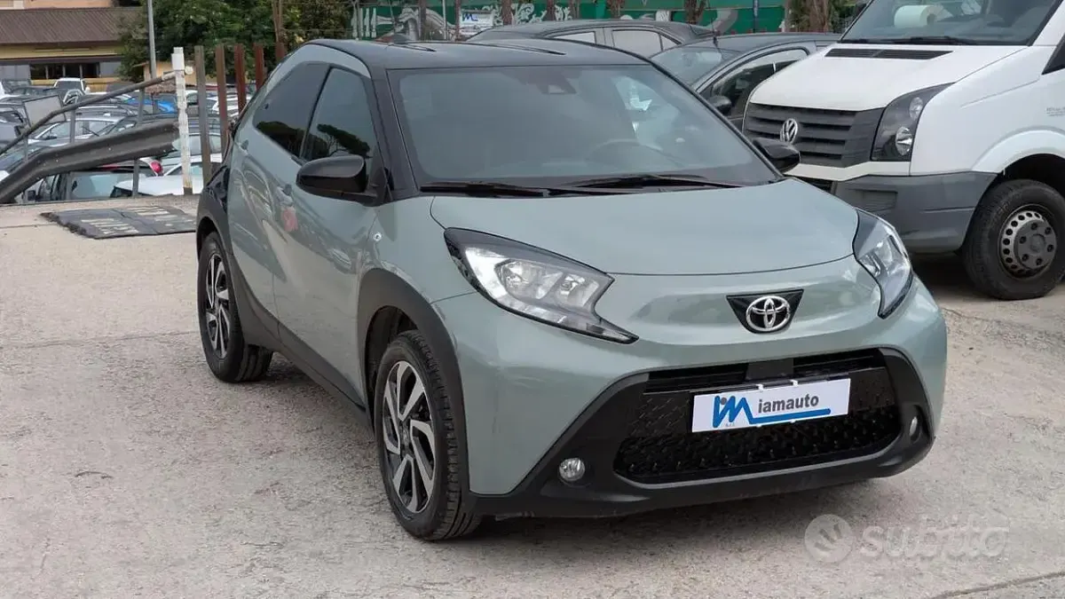 Usata Toyota Aygo X Trend 72 CV (52 kW) 2025 Verde SUV
