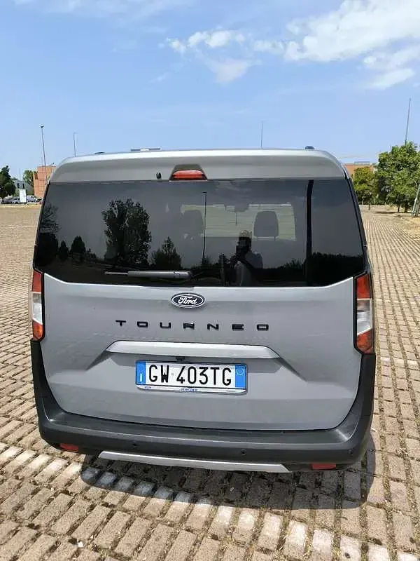 Usata Ford Tourneo Courier Active 125 CV (91 kW) 2024 Grigio Monovolume
