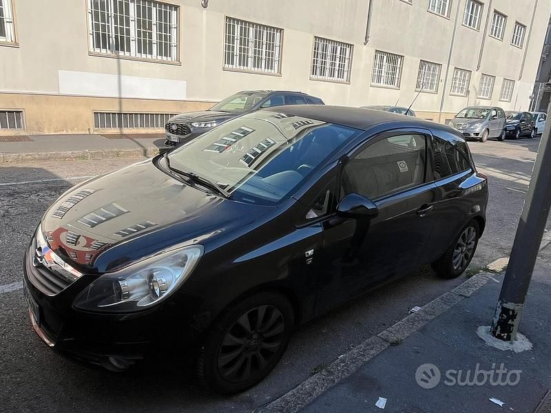 Usata Opel Corsa 80 CV (58 kW) 2010 Nero Berlina