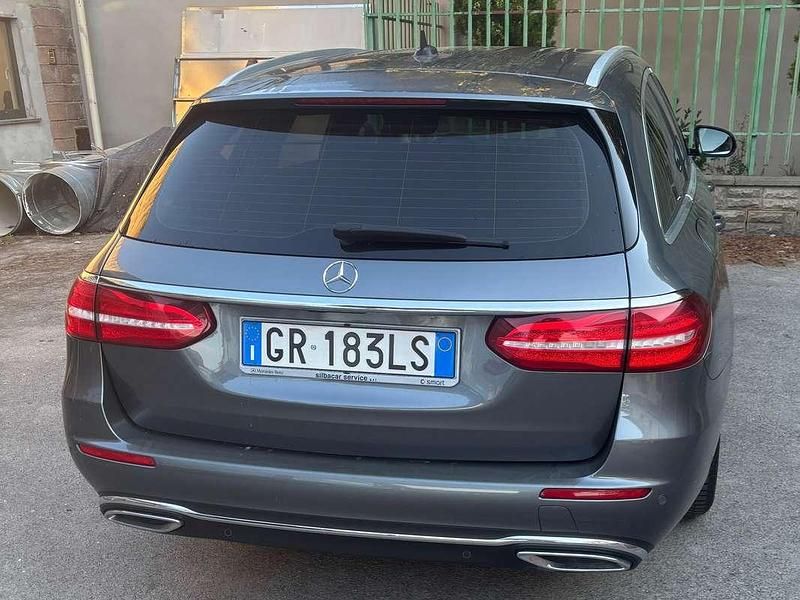 Gebraucht Mercedes E220 194 PS (142 kW) 2020 Grau Kombi