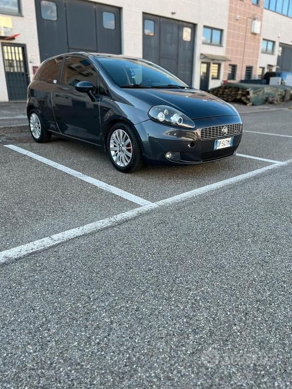Usata 2008 Fiat Grande Punto Sport Due volumi | 2800 € (Cara) - Immagine 1/4