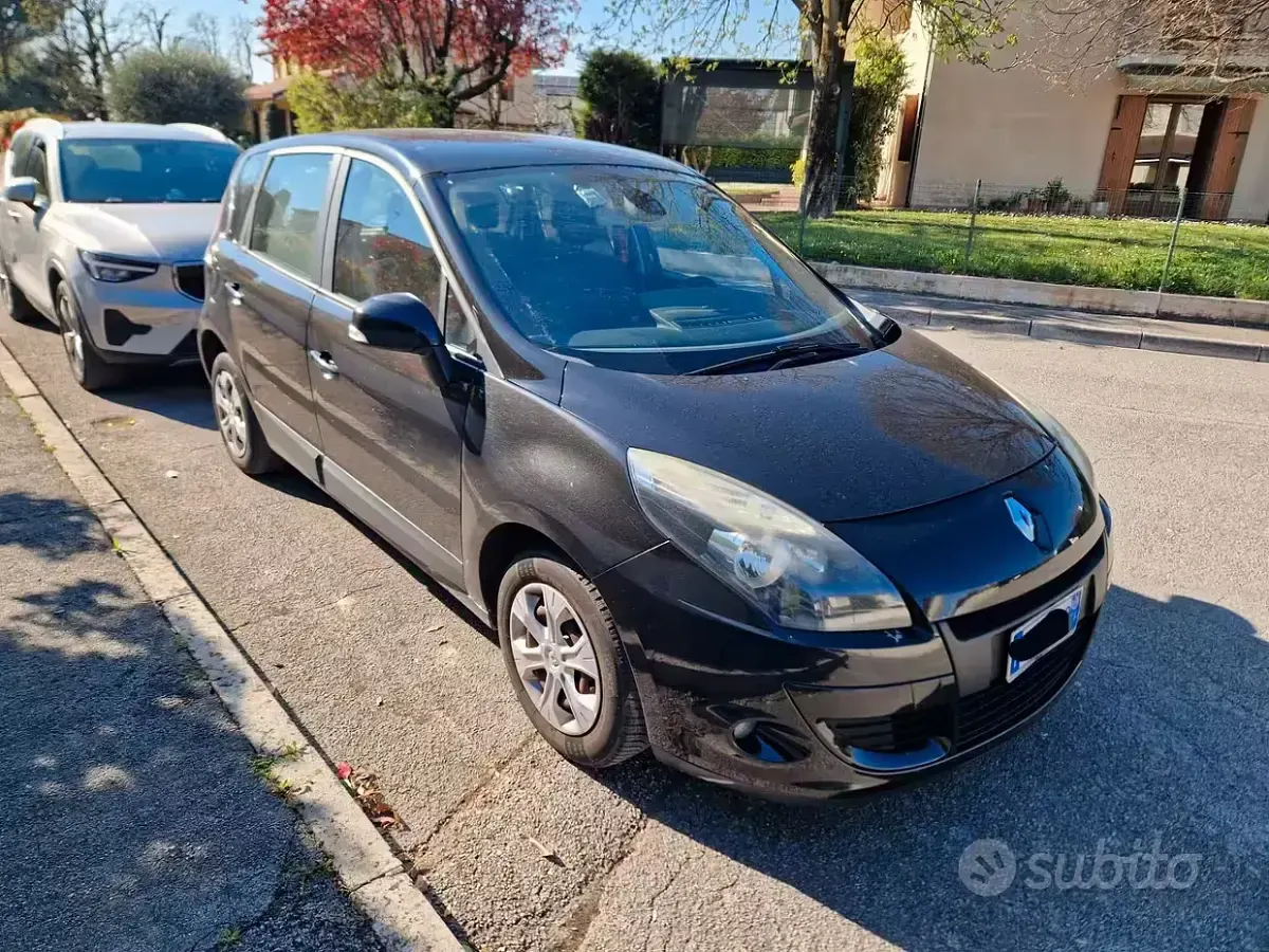 Usata Renault Scénic Dynamique 106 CV (77 kW) 2010 Nero Monovolume