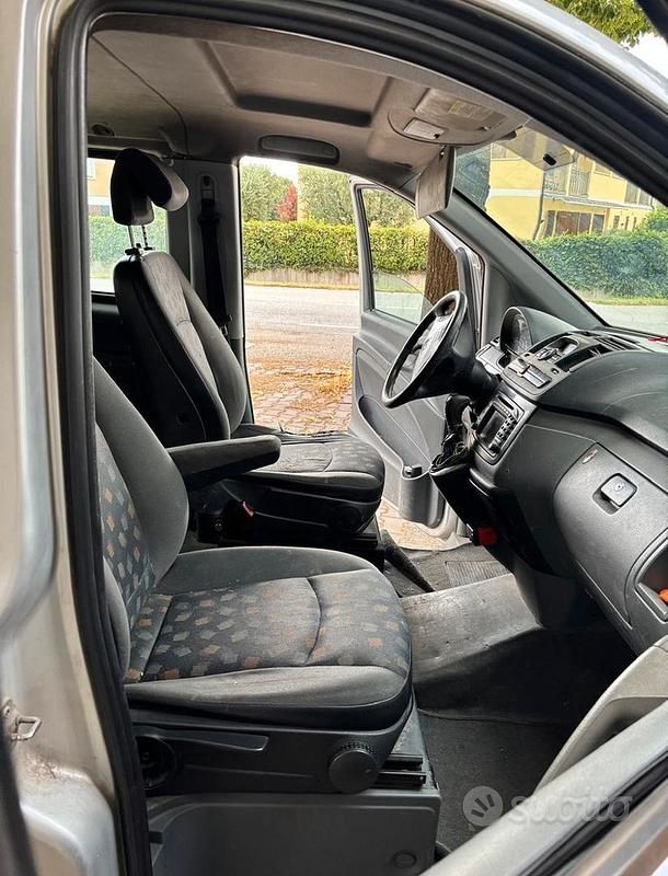 Usata Mercedes Vito 150 CV (110 kW) 2005 Grigio Furgone
