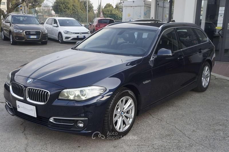 Usata BMW 520 Luxury Line 190 CV (139 kW) 2015 Blu/azzurro Station wagon