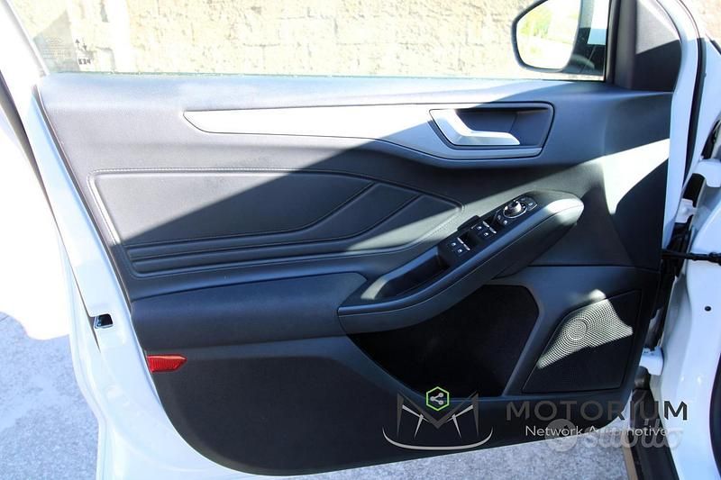 Usata Ford Focus Active X 120 CV (88 kW) 2022 Bianco Berlina