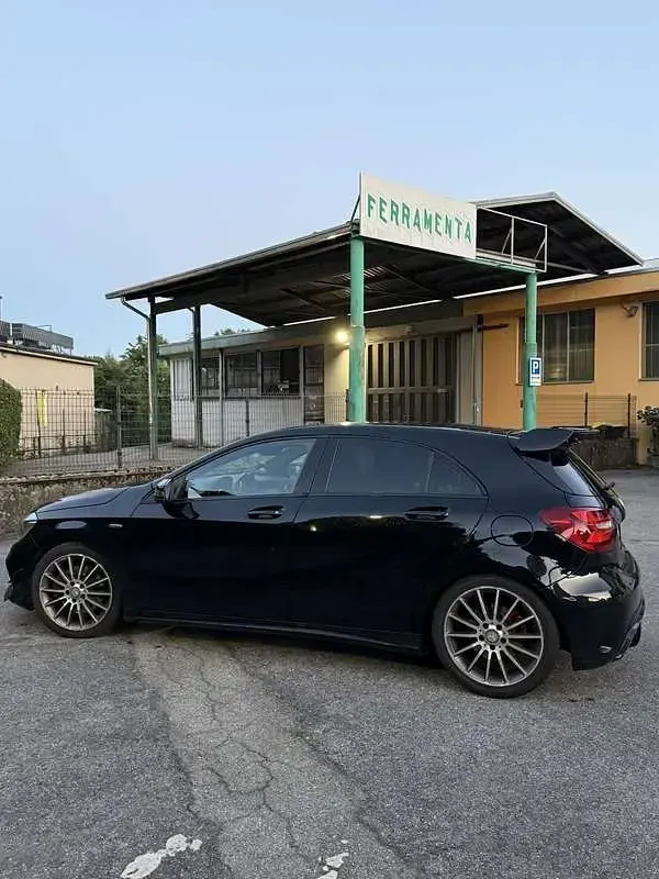Usata Mercedes A250 218 CV (160 kW) 2017 Nero Utilitaria
