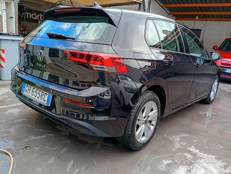 Usata VW Golf VIII Life 115 CV (84 kW) 2022 Nero Berlina