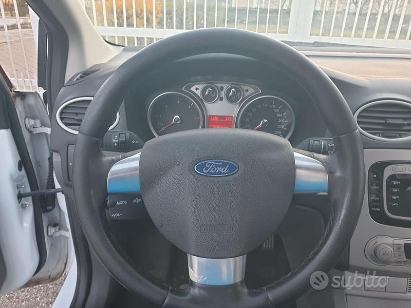 Usata Ford Focus 109 CV (80 kW) 2009 Bianco Berlina