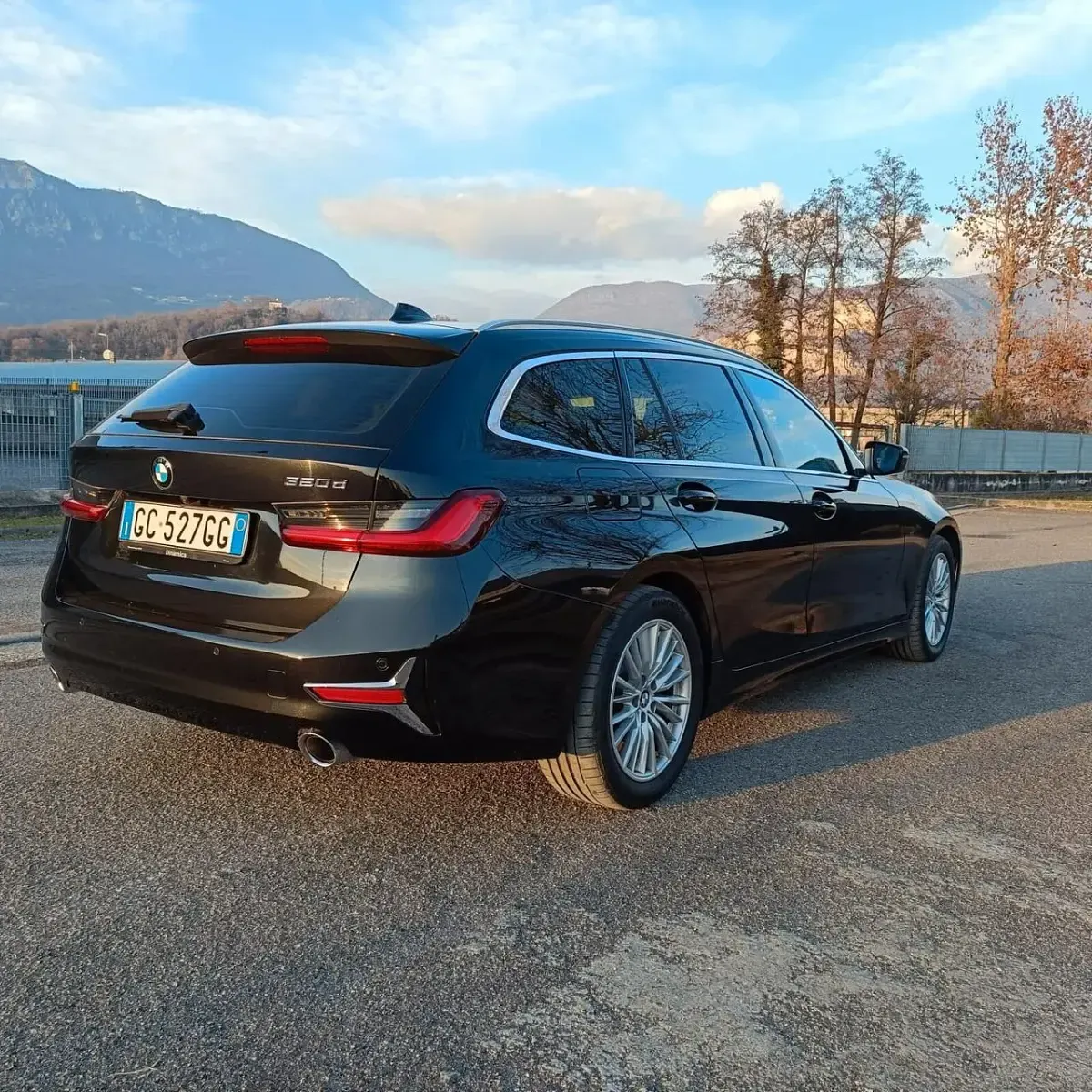 Usata BMW 320e Luxury Line 190 CV (139 kW) 2020 Nero Station wagon