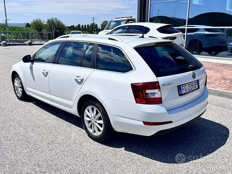 Usata Skoda Octavia Executive 110 CV (80 kW) 2016 Bianco Station wagon