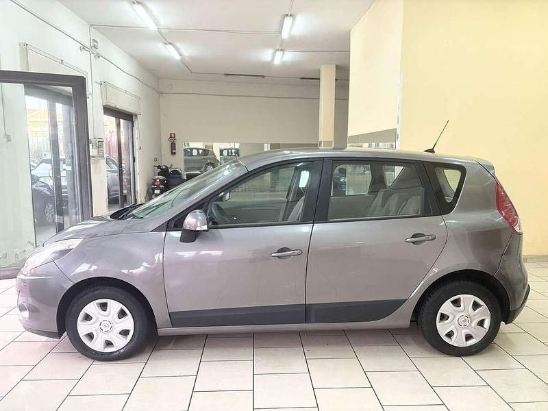 Usata Renault Scénic III 106 CV (77 kW) 2010 Grigio Monovolume