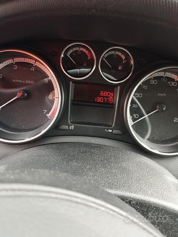 Usata Peugeot 308 95 CV (69 kW) 2011 Berlina