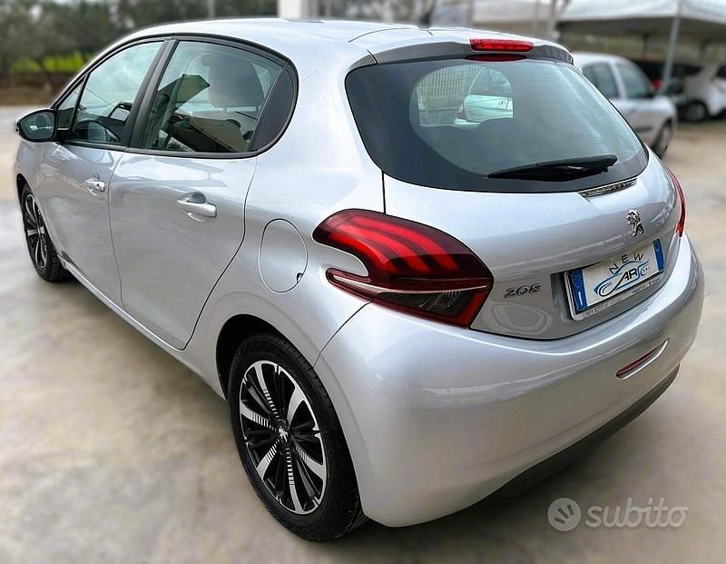 Gebraucht Peugeot 208 75 PS (55 kW) 2018 Grau Kleinwagen