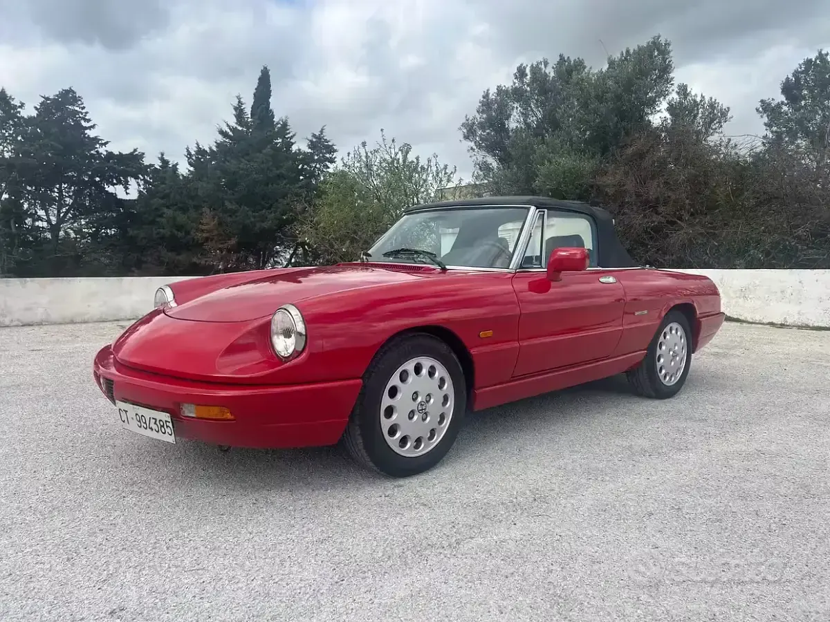 Usata Alfa Romeo Spider 117 CV (86 kW) 1992 Rosso Cabrio