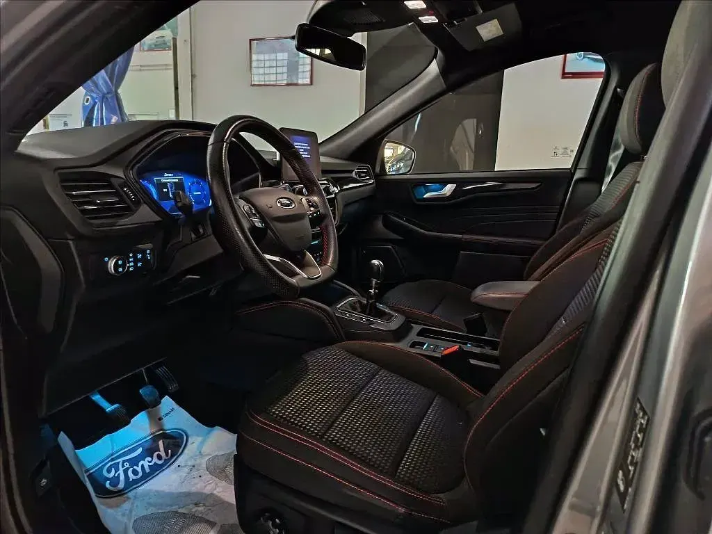 Usata Ford Kuga ST-Line 120 CV (88 kW) 2022 Solar silver SUV