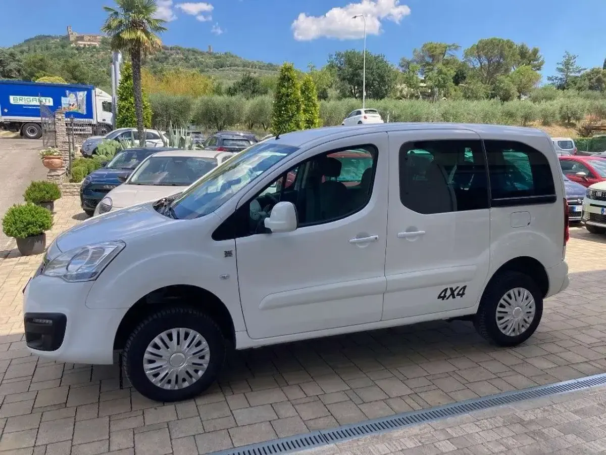 Usata Peugeot Partner Tepee Outdoor 99 CV (72 kW) 2018 Bianco Monovolume