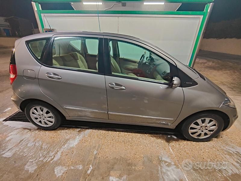 Grigio Usata 2007 Mercedes A200 Tre volumi | 500 € (Super prezzo) - Immagine 1/4