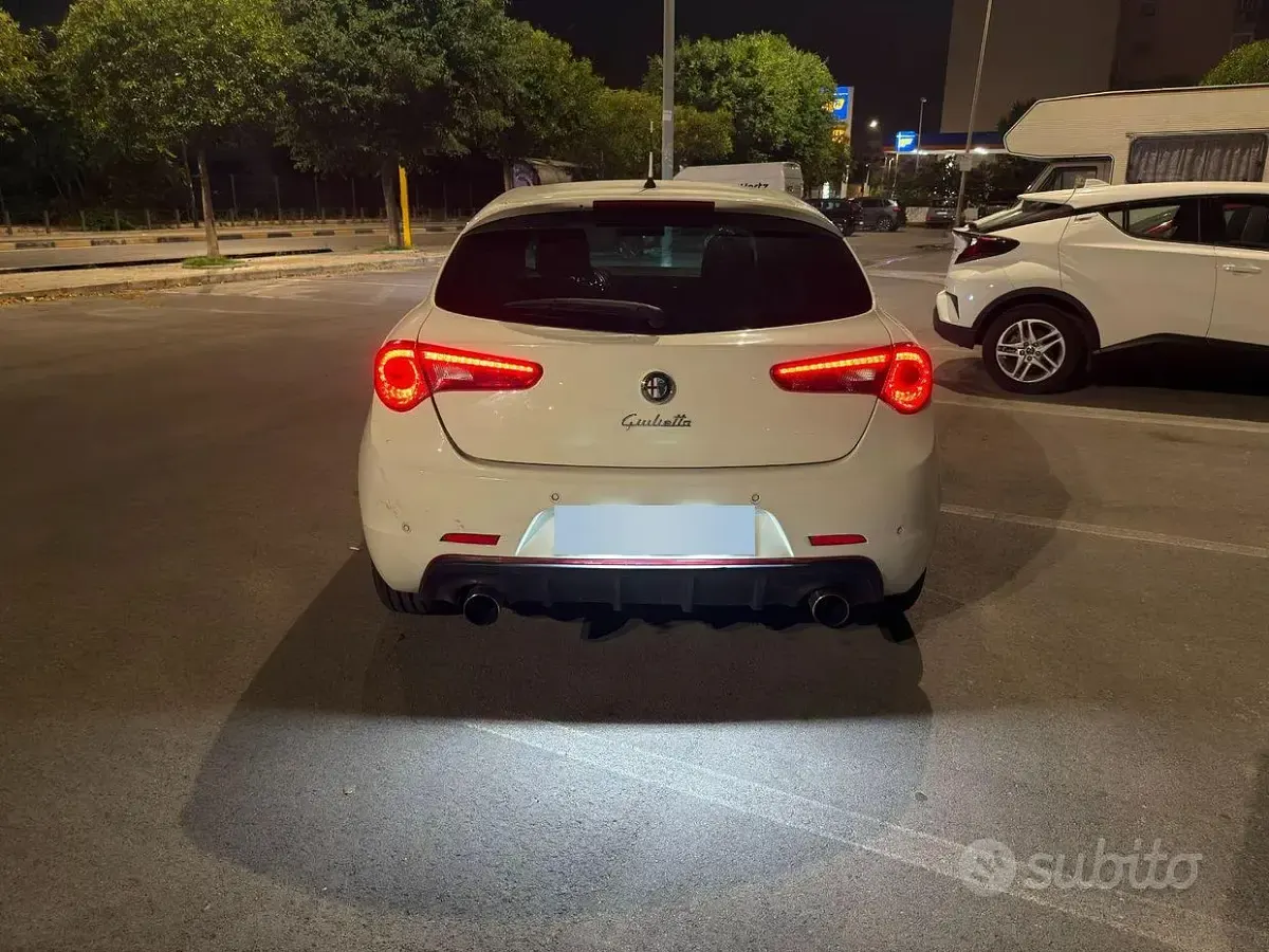 Usata Alfa Romeo Giulietta 105 CV (77 kW) 2013 Bianco Utilitaria