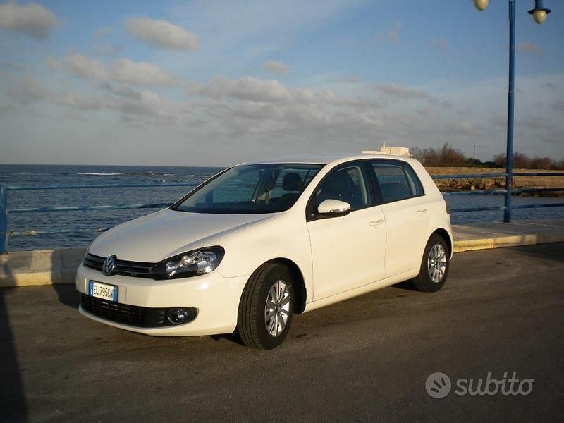 Usata VW Golf VI 102 CV (75 kW) 2012 Bianco Utilitaria