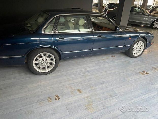 Usata Jaguar XJ Sovereign 300 CV (220 kW) 1997 Blu Berlina