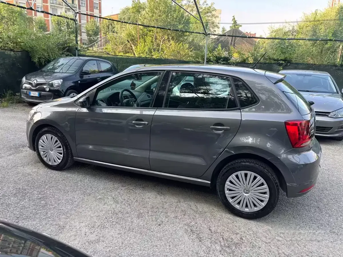 Usata VW Polo 75 CV (55 kW) 2017 Grigio Berlina