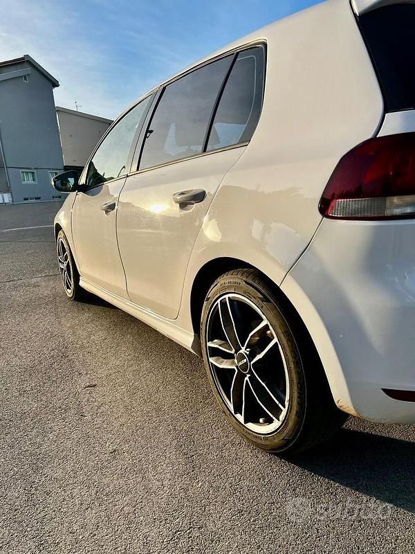 Usata VW Golf VII 105 CV (77 kW) 2012 Bianco Berlina
