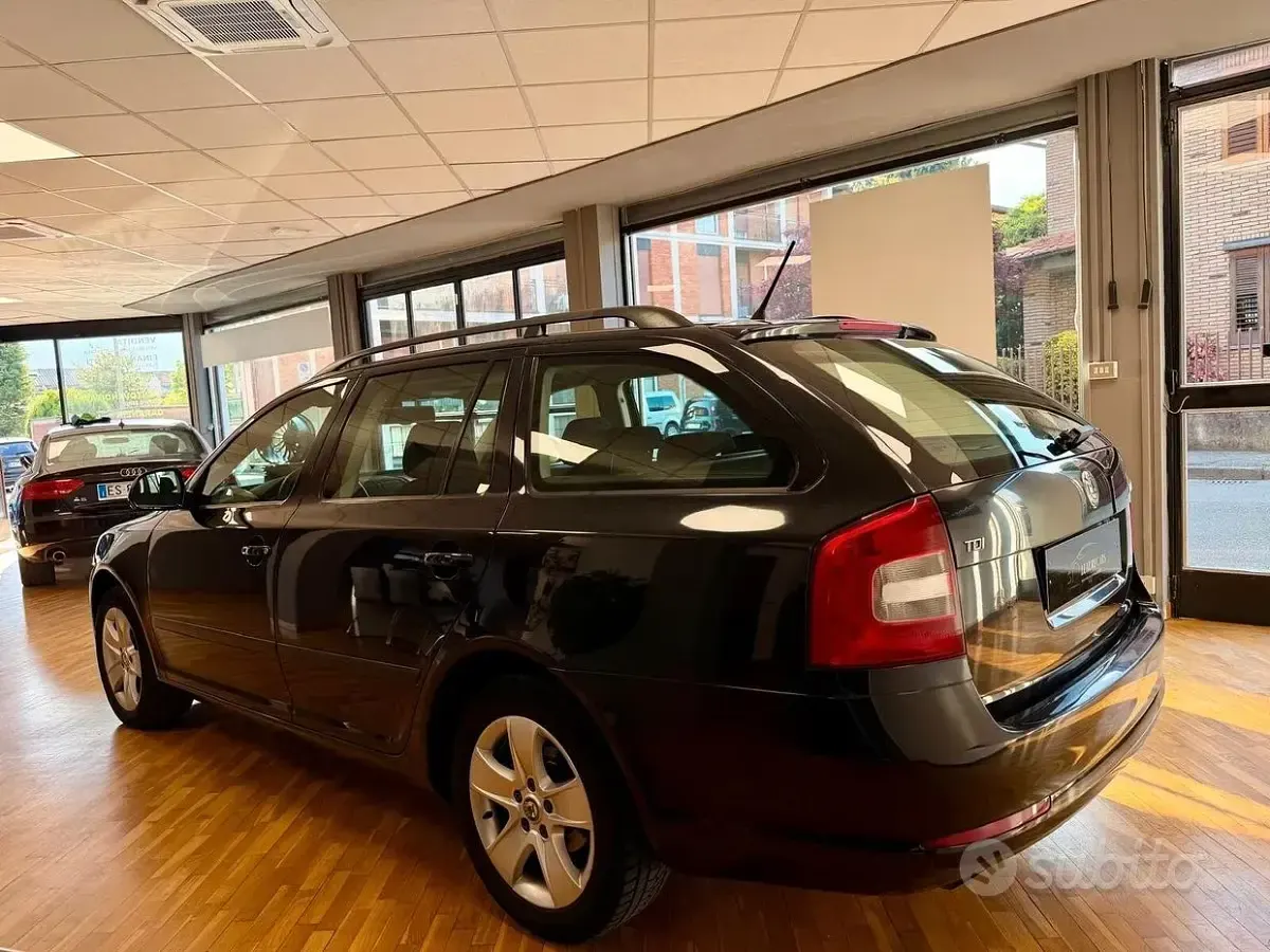 Usata Skoda Octavia Elegance 105 CV (77 kW) 2012 Nero Berlina