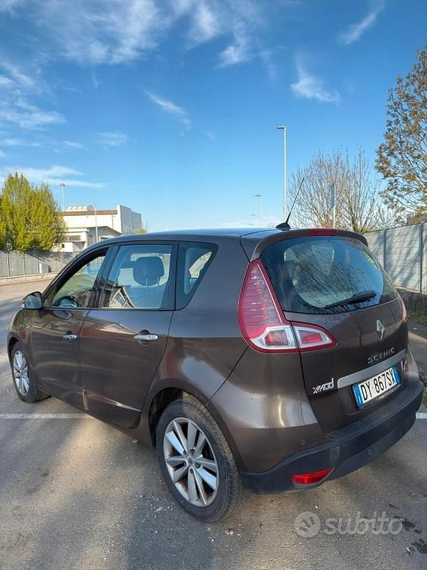 Usata Renault Scénic III 110 CV (80 kW) 2009 Marrone Monovolume