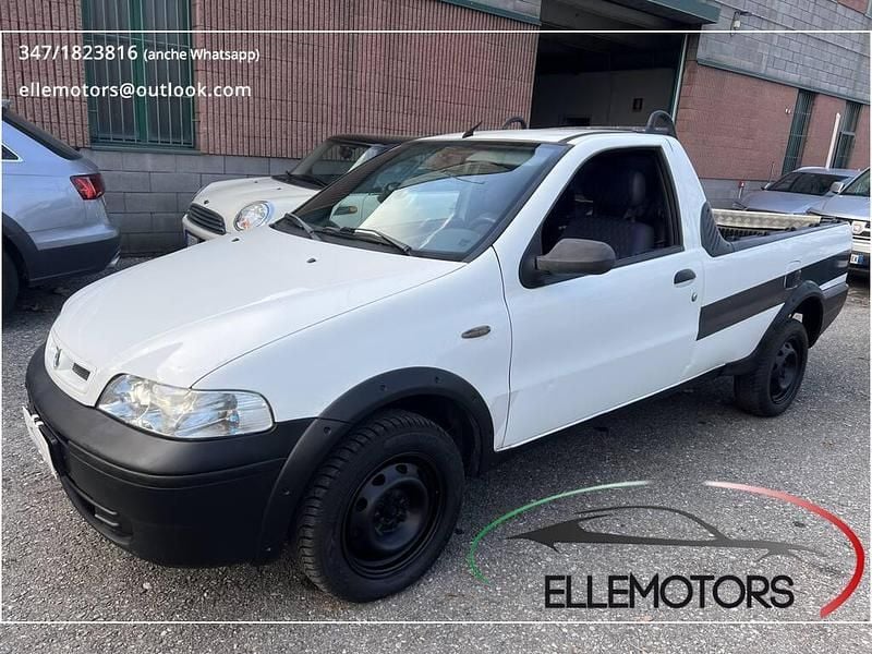 Usata Fiat Strada 80 CV (58 kW) 2004 Bianco Pick-up