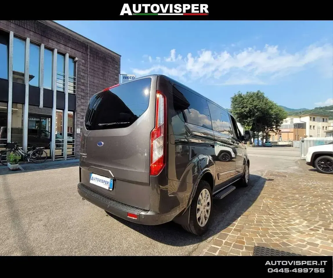 Usata Ford Tourneo Custom 131 CV (96 kW) 2019 Grigio Furgone