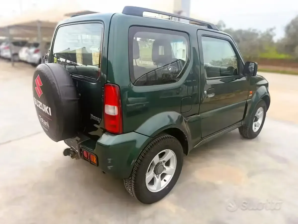 Second-hand Suzuki Jimny 86 CP (63 kW) 2007 Verde SUV