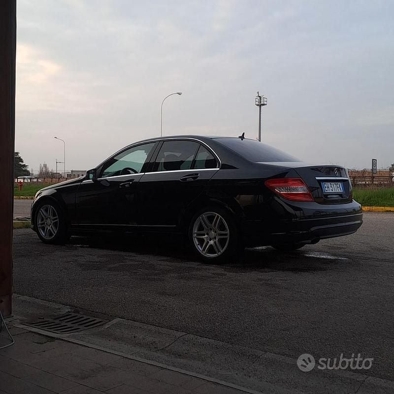 Usata Mercedes C180 AMG 156 CV (114 kW) 2010 Nero Berlina